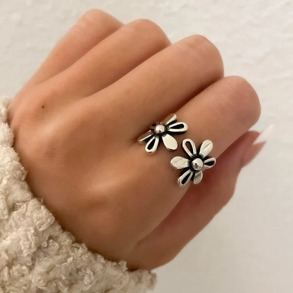 925 Sterling Silver Vintage Flower Ring Dainty Minimalist Flower Ring - Picture 2 of 9